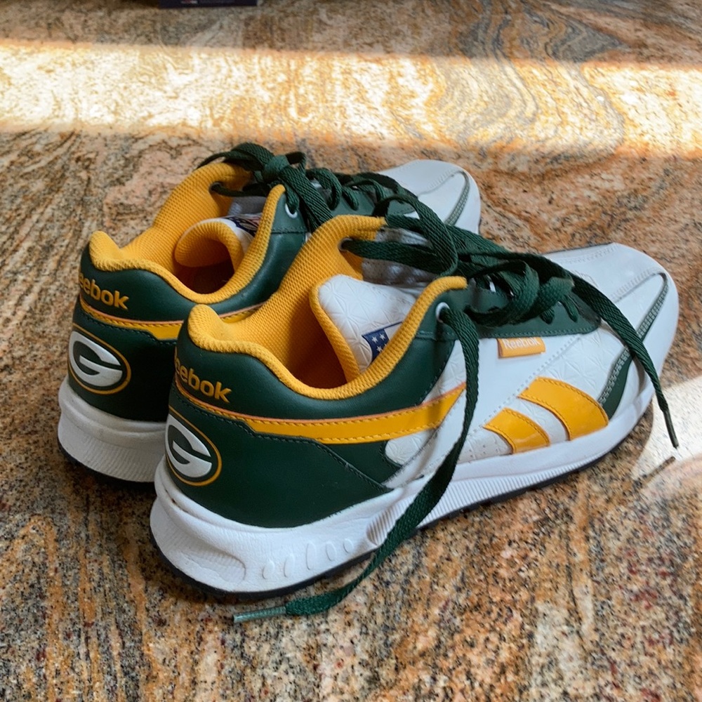 NFL Packer Reebok sneaker, Men’s 6.5